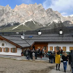 Jaegerhaus Alojamento de Turismo Rural Cortina dʼAmpezzo
