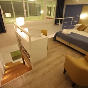 Hotel Tango, Rom